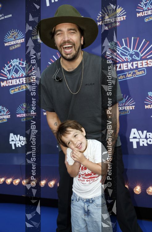 Zwolle, 8 Juli 2026
Muziekfeest Grote Markt
Waylon met zoontje