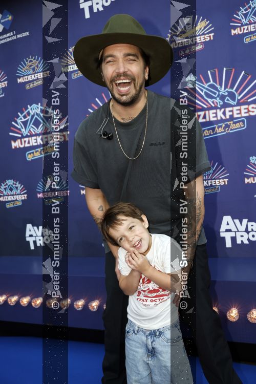 Zwolle, 8 Juli 2026
Muziekfeest Grote Markt
Waylon met zoontje