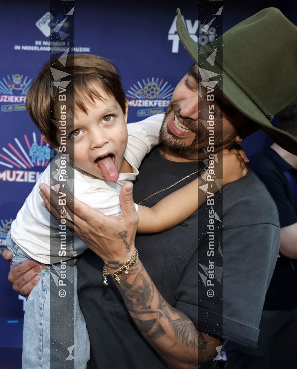Zwolle, 8 Juli 2026
Muziekfeest Grote Markt
Waylon met zoontje