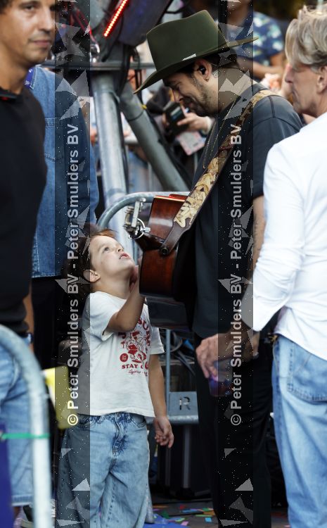 Zwolle, 8 Juli 2026
Muziekfeest Grote Markt
Waylon met zoontje