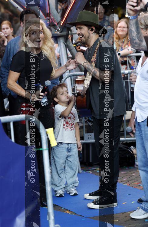 Zwolle, 8 Juli 2026
Muziekfeest Grote Markt
Waylon met zoontje