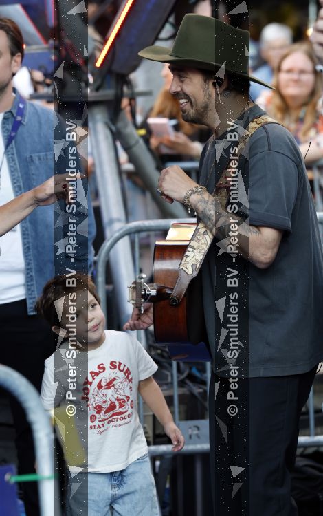 Zwolle, 8 Juli 2026
Muziekfeest Grote Markt
Waylon met zoontje