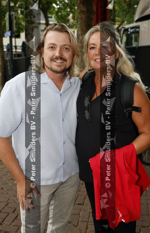 Zwolle, 8 Juli 2026
Muziekfeest Grote Markt
Wendy Karst vrouw van Rene Karst met zoon Thomas Karst