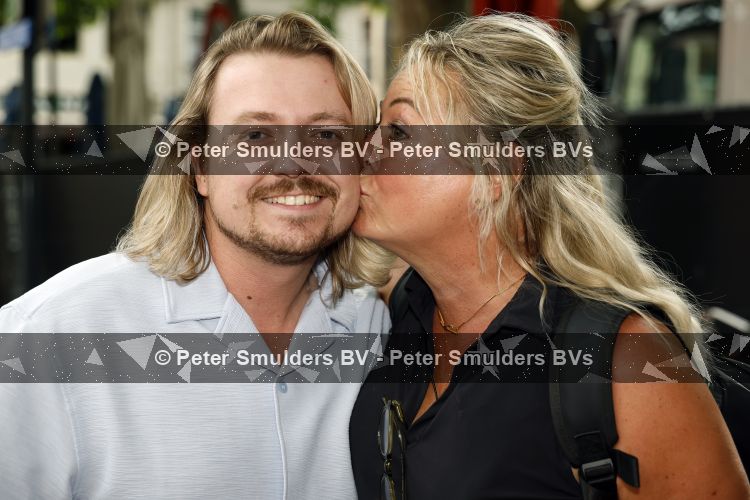 Zwolle, 8 Juli 2026
Muziekfeest Grote Markt
Wendy Karst vrouw van Rene Karst met zoon Thomas Karst