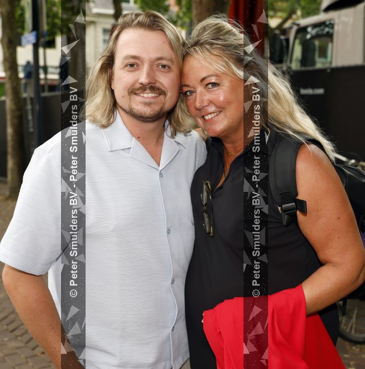 Zwolle, 8 Juli 2026
Muziekfeest Grote Markt
Wendy Karst vrouw van Rene Karst met zoon Thomas Karst