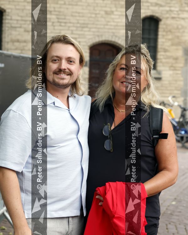 Zwolle, 8 Juli 2026
Muziekfeest Grote Markt
Wendy Karst vrouw van Rene Karst met zoon Thomas Karst