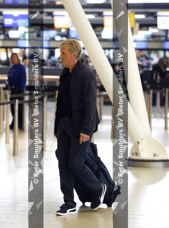 Schiphol 16 mei 2026
Wim Kieft en Michel v Egmond vertrekken met TUI vanaf Schiphol naar Curacao .