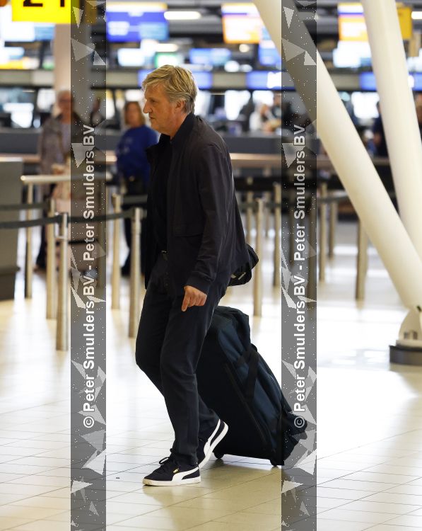 Schiphol 16 mei 2026
Wim Kieft en Michel v Egmond vertrekken met TUI vanaf Schiphol naar Curacao .
