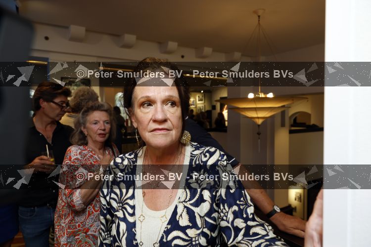 Amsterdam 11 juli 2026
Vandaag was het 25 jaar geleden dat Herman Brood zelf moord pleegde door van het Hilton Hotel af te springen .
Aanwezig Xandra Brood Holly Brood met partner Soy Kroon en Lola Brood met partner en 2 kinderen . Het vond Plaats in het Americain Hotel.