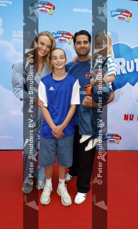 Amsterdam 31 mei 2026
Premiere Rutger Thomas en Paco 2 in Pathe Arena . Ymre Stiekema met man en dochters 