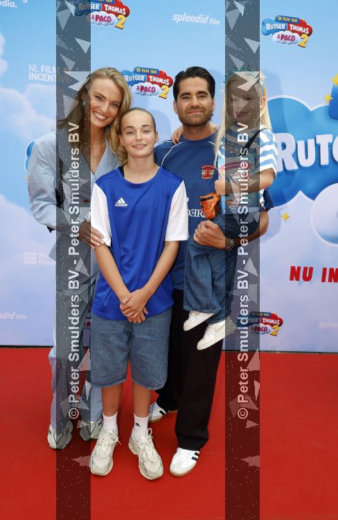 Amsterdam 31 mei 2026
Premiere Rutger Thomas en Paco 2 in Pathe Arena . Ymre Stiekema met man en dochters 