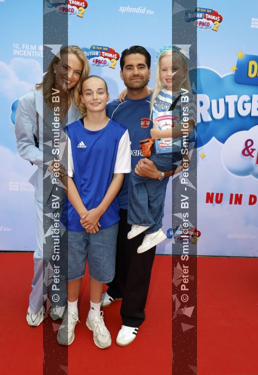 Amsterdam 31 mei 2026
Premiere Rutger Thomas en Paco 2 in Pathe Arena . Ymre Stiekema met man en dochters 