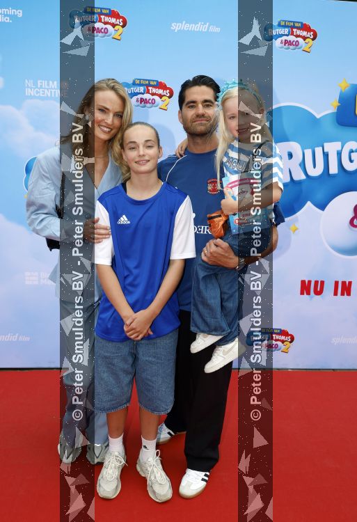 Amsterdam 31 mei 2026
Premiere Rutger Thomas en Paco 2 in Pathe Arena . Ymre Stiekema met man en dochters 