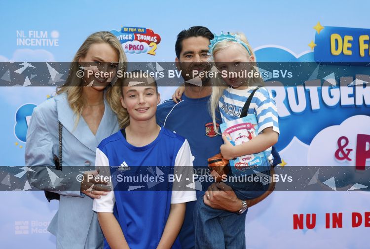 Amsterdam 31 mei 2026
Premiere Rutger Thomas en Paco 2 in Pathe Arena . Ymre Stiekema met man en dochters 
