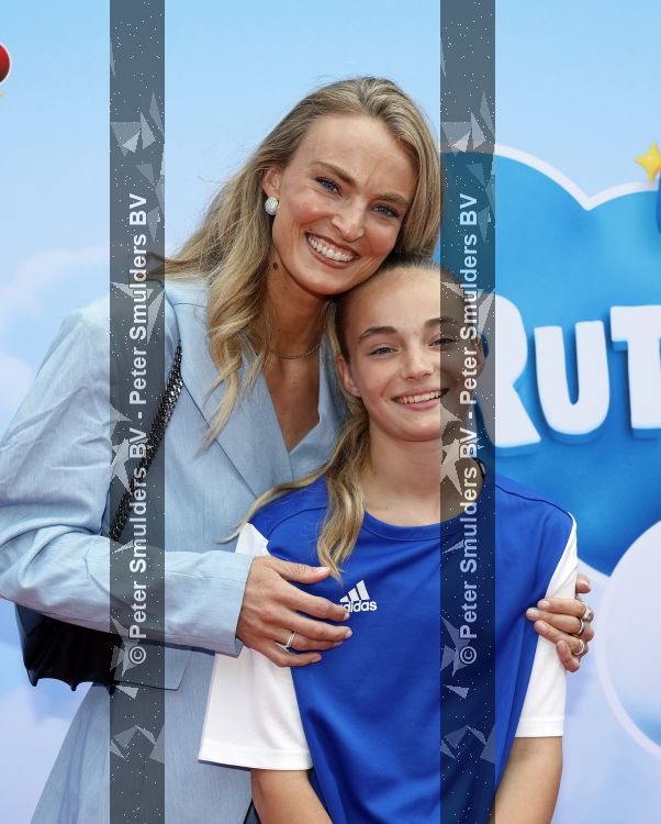 Amsterdam 31 mei 2026
Premiere Rutger Thomas en Paco 2 in Pathe Arena . Ymre Stiekema met man en dochters 