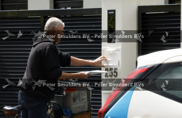 Vinkeveen 16 mei 2026
Post NL en DHL geven post af bij Yves Berendse zijn nieuwe huis 
