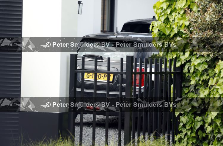 Vinkeveen 16 mei 2026
Post NL en DHL geven post af bij Yves Berendse zijn nieuwe huis 