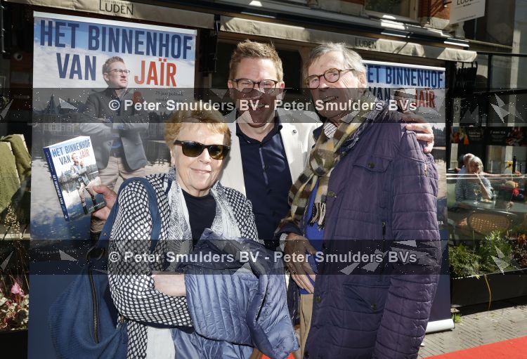 Den Haag 21 mei 2026
Boekpresentatie Jair Ferwerda in Den Haag bij Cafe restaurant Luden . jair met zijn ouders