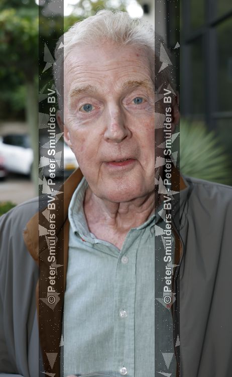 Blaricum 20 augustus 2026
Andre v Duin krijgt uit handen van Jacques Walch het eerste magazine overhandigd van makelaarskantoor Voorma en Walch.