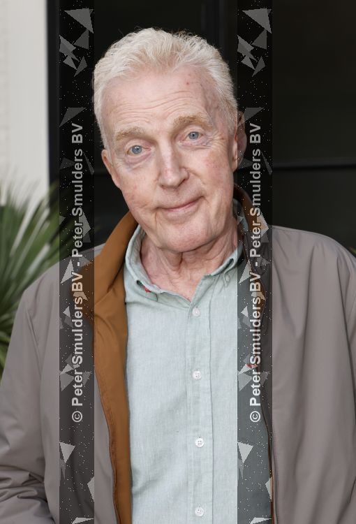 Blaricum 20 augustus 2026
Andre v Duin krijgt uit handen van Jacques Walch het eerste magazine overhandigd van makelaarskantoor Voorma en Walch.