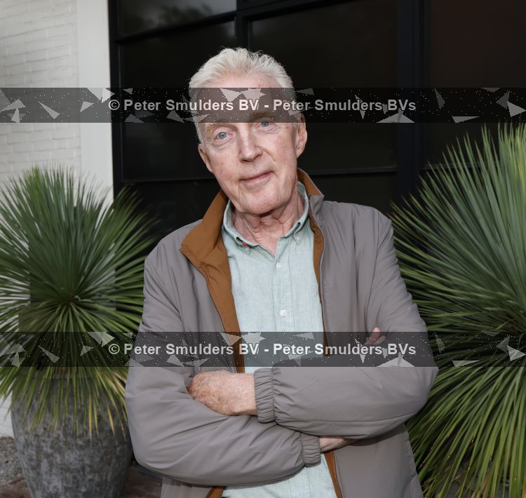 Blaricum 20 augustus 2026
Andre v Duin krijgt uit handen van Jacques Walch het eerste magazine overhandigd van makelaarskantoor Voorma en Walch.