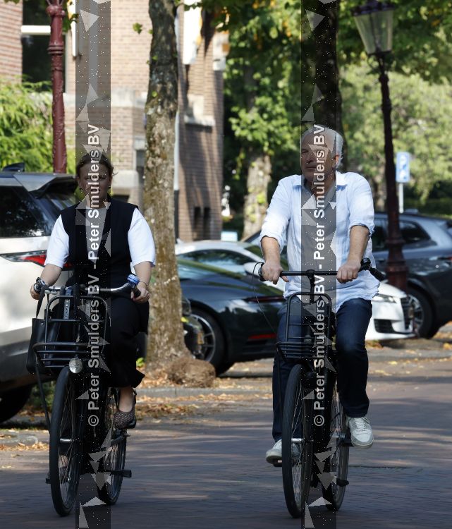 Amsterdam 27 augustus 2026
Bob Sikkes op de fiets in Amsterdam zuid 