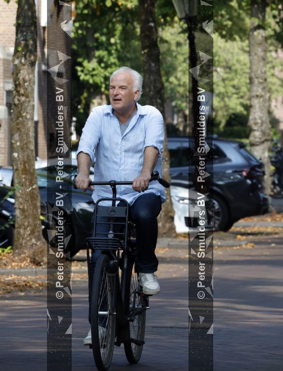 Amsterdam 27 augustus 2026
Bob Sikkes op de fiets in Amsterdam zuid 