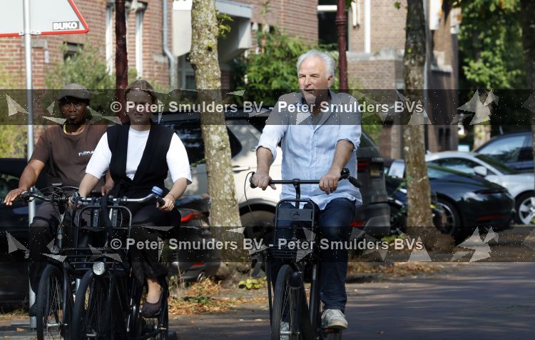 Amsterdam 27 augustus 2026
Bob Sikkes op de fiets in Amsterdam zuid 