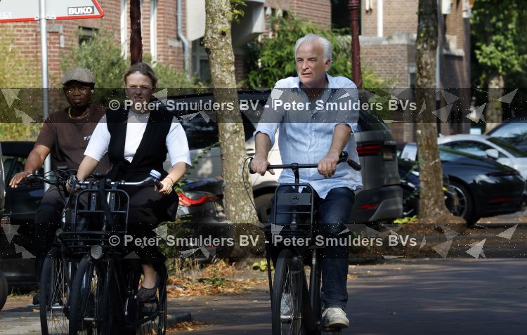 Amsterdam 27 augustus 2026
Bob Sikkes op de fiets in Amsterdam zuid 