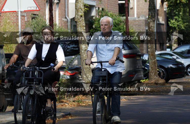 Amsterdam 27 augustus 2026
Bob Sikkes op de fiets in Amsterdam zuid 