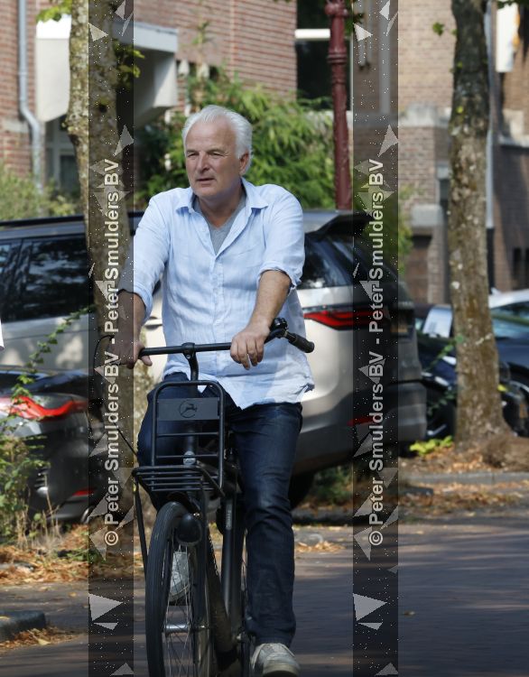 Amsterdam 27 augustus 2026
Bob Sikkes op de fiets in Amsterdam zuid 