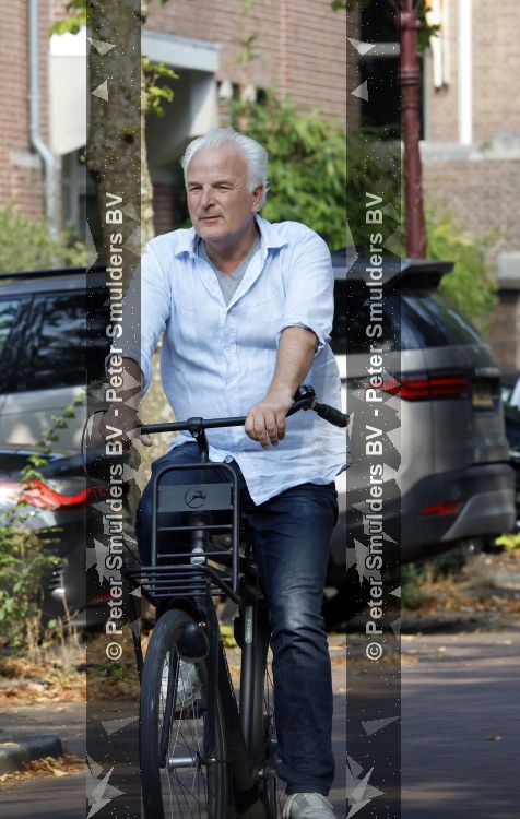 Amsterdam 27 augustus 2026
Bob Sikkes op de fiets in Amsterdam zuid 