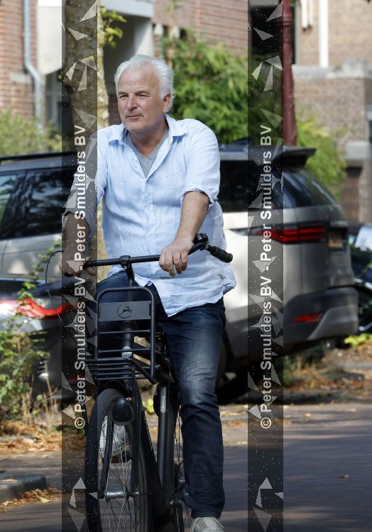 Amsterdam 27 augustus 2026
Bob Sikkes op de fiets in Amsterdam zuid 