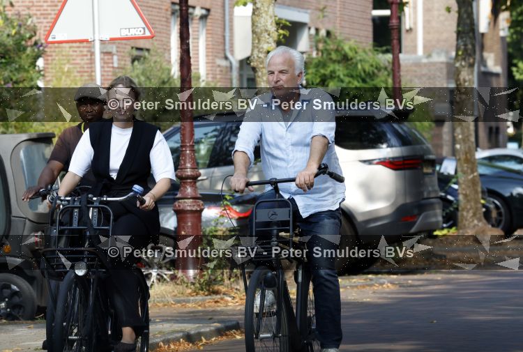 Amsterdam 27 augustus 2026
Bob Sikkes op de fiets in Amsterdam zuid 