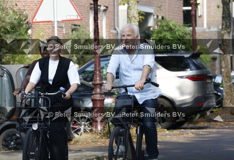 Amsterdam 27 augustus 2026
Bob Sikkes op de fiets in Amsterdam zuid 