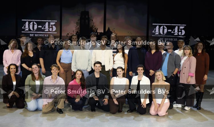Barneveld augustus 2026
Presentatie nieuw castleden musical 40-45 met oa Susan Visser Rene v Kooten Esmee Dekker Sanne Groenen .
hoofdcast (Sanne Groenen, Ruben van Keer, Joep Paddenburg, EsmÃ©e Dekker, RenÃ© van Kooten en Susan Visser)