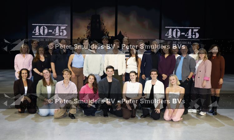 Barneveld augustus 2026
Presentatie nieuw castleden musical 40-45 met oa Susan Visser Rene v Kooten Esmee Dekker Sanne Groenen .
hoofdcast (Sanne Groenen, Ruben van Keer, Joep Paddenburg, EsmÃ©e Dekker, RenÃ© van Kooten en Susan Visser)