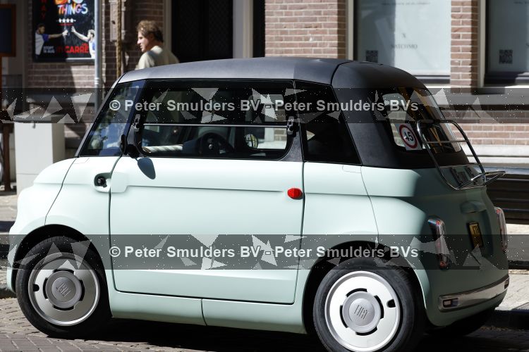 Amsterdam 8 augustus 2026
Daan Schuurmans in zijn fiat karretje 