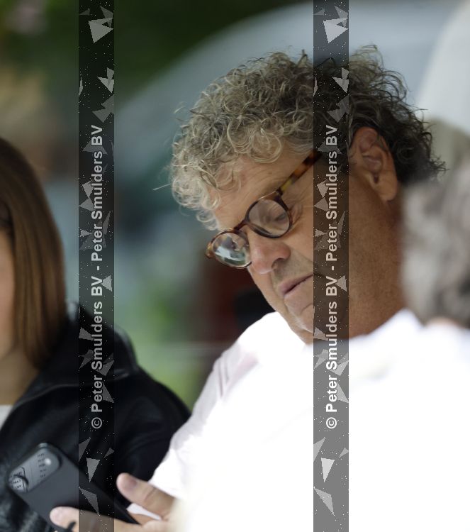Amsterdam 20 augustus 2026
Dirk Zeelenberg met zijn dochter Bobbi aan het lunchen in Amsterdam zuid.