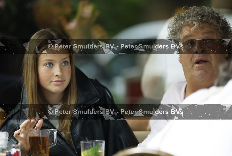 Amsterdam 20 augustus 2026
Dirk Zeelenberg met zijn dochter Bobbi aan het lunchen in Amsterdam zuid.