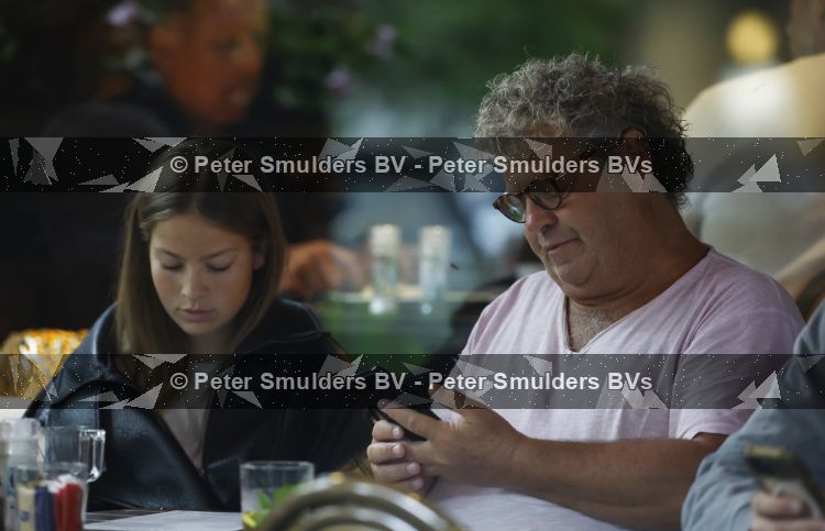 Amsterdam 20 augustus 2026
Dirk Zeelenberg met zijn dochter Bobbi aan het lunchen in Amsterdam zuid.