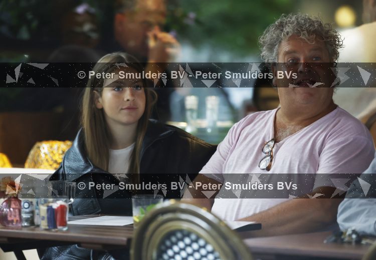Amsterdam 20 augustus 2026
Dirk Zeelenberg met zijn dochter Bobbi aan het lunchen in Amsterdam zuid.