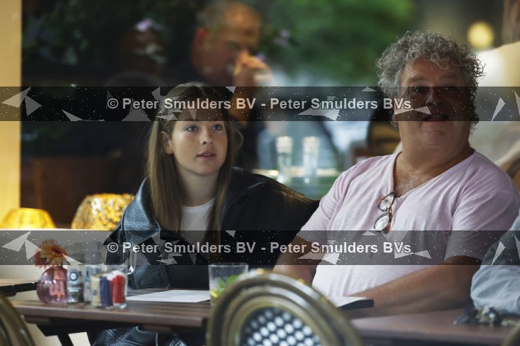 Amsterdam 20 augustus 2026
Dirk Zeelenberg met zijn dochter Bobbi aan het lunchen in Amsterdam zuid.