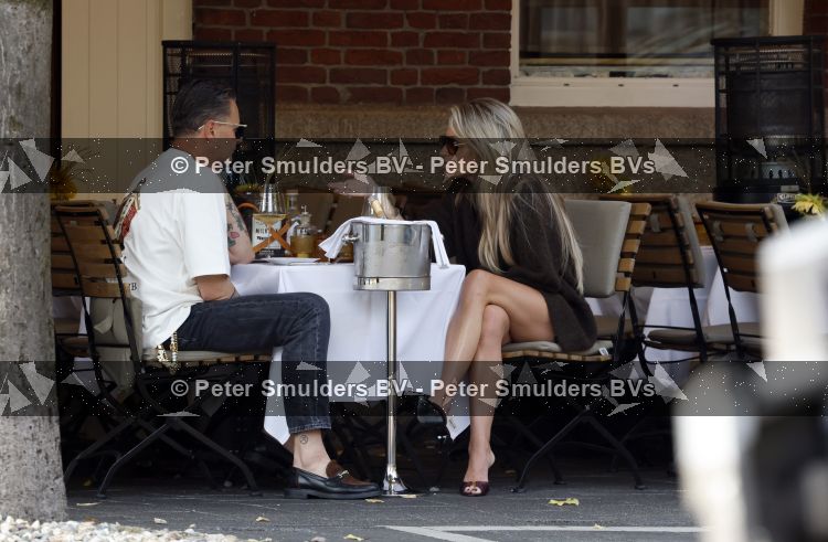 Amsterdam 27 augustus 2026
Fred v Leer en Nikkie Plessen lunchen bij Jondani in Amsterdam zuid.