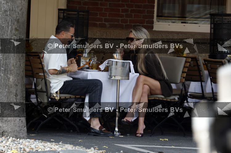 Amsterdam 27 augustus 2026
Fred v Leer en Nikkie Plessen lunchen bij Jondani in Amsterdam zuid.