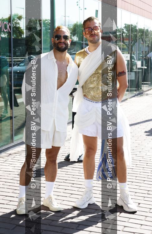 Amsterdam 1 augustus 2026
AVRO TROS boot bij de Gay pride . Freek Bartels met partner
