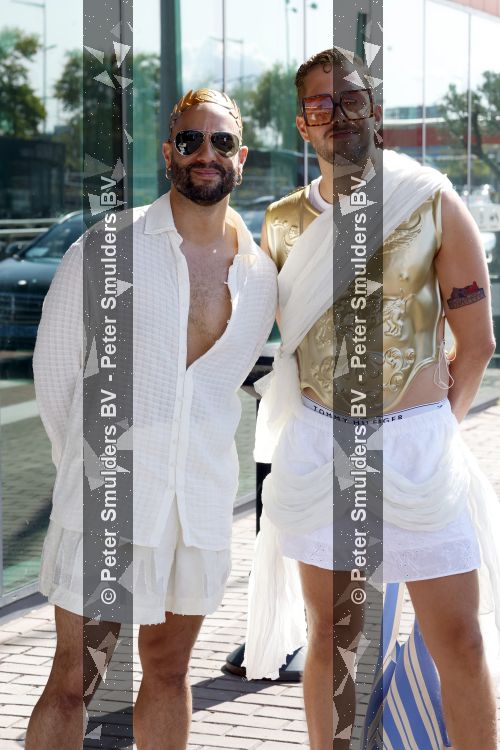 Amsterdam 1 augustus 2026
AVRO TROS boot bij de Gay pride . Freek Bartels met partner