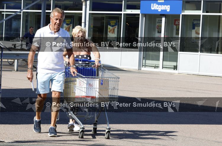 Amsterdam 12 augustus 2026
Hanny Veerkamp en Ton Veerkamp doen boodschappen bij de Makro 
