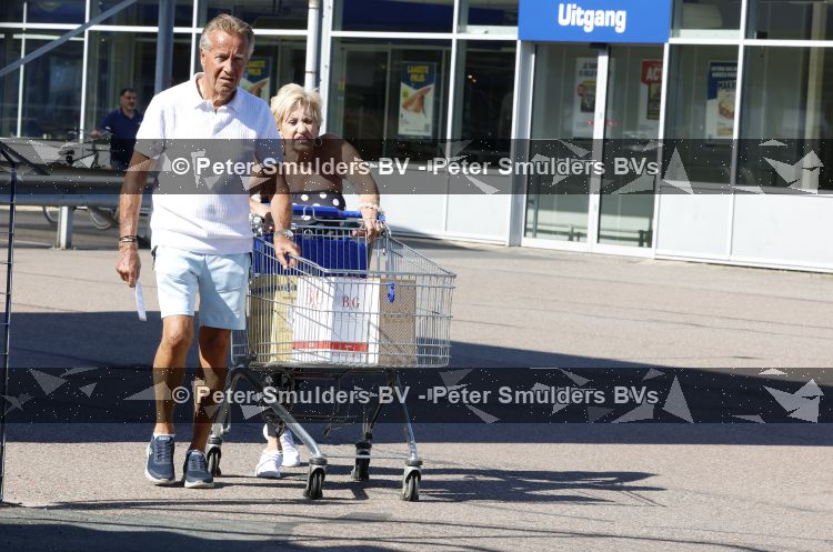 Amsterdam 12 augustus 2026
Hanny Veerkamp en Ton Veerkamp doen boodschappen bij de Makro 