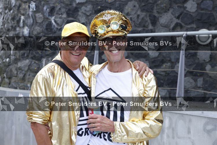 Amsterdam 1 augustus 2026
AVRO TROS boot bij de Gay pride . Hans Schiffers kwam met partner